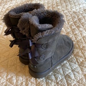 Girls Ugg Boots Grey